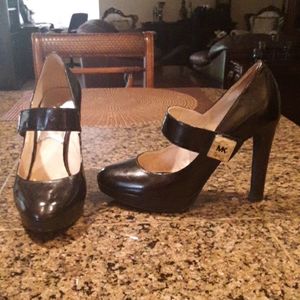 MK black heels